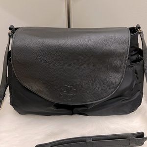 Tory Burch Thea Messenger Diaper Bag in excellent condition